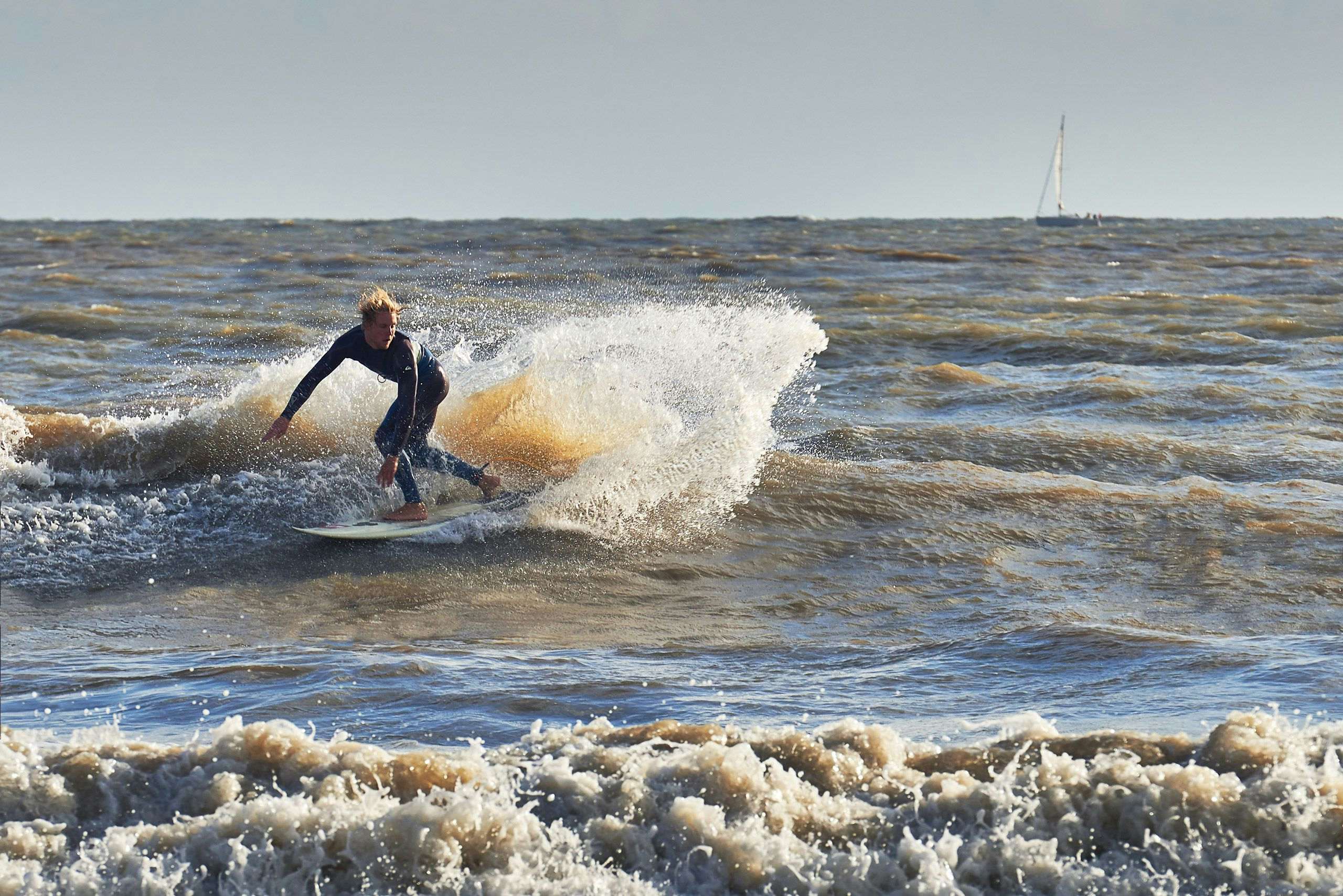 Surf at Royan's Pontaillac beach, photography by Xavier Wendling