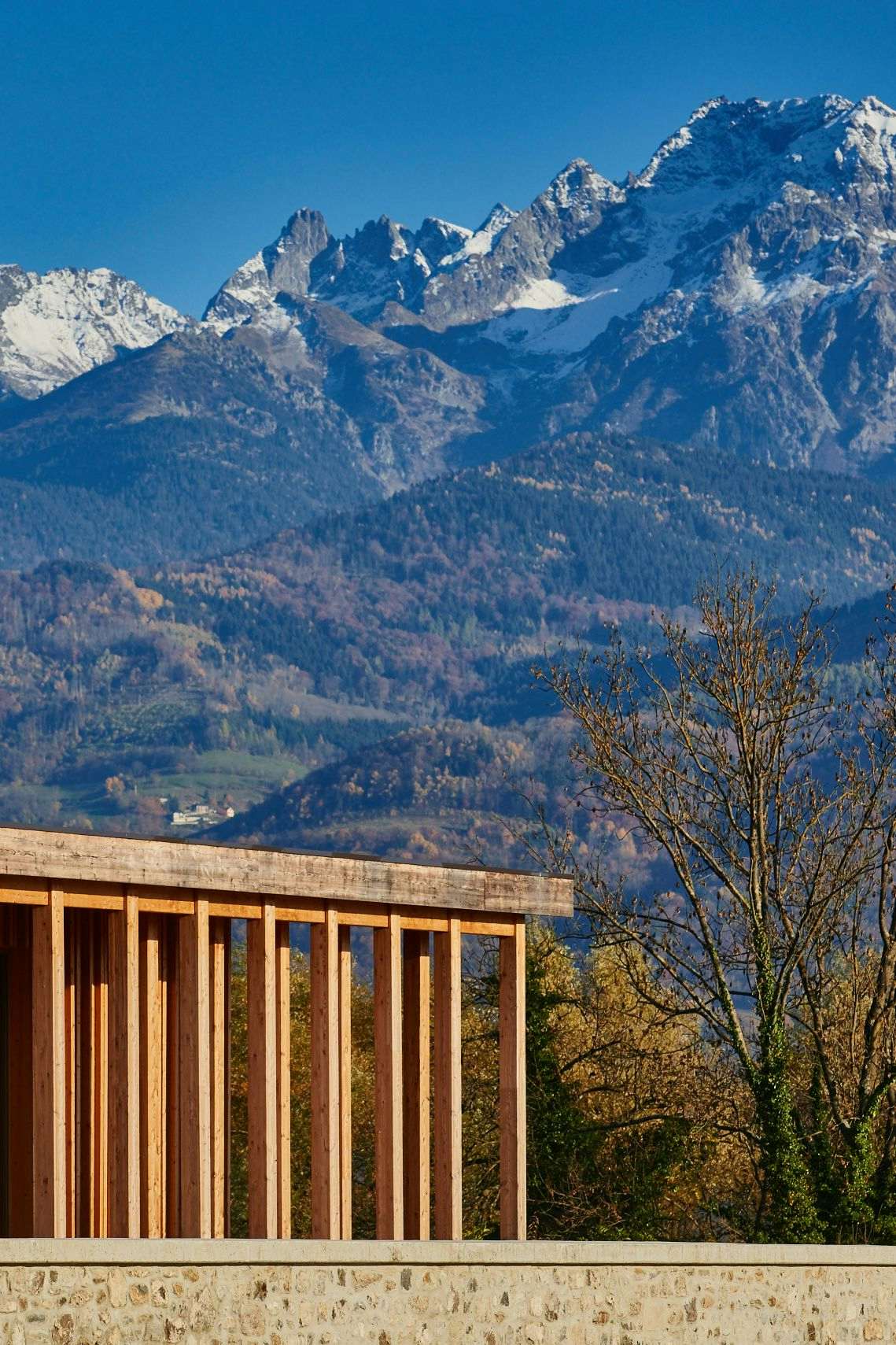 The Belledonne mountain range overlooking the Maison des Arts building in Montbonnot-Saint-Martin, France. Photography by Xavier Wendling.