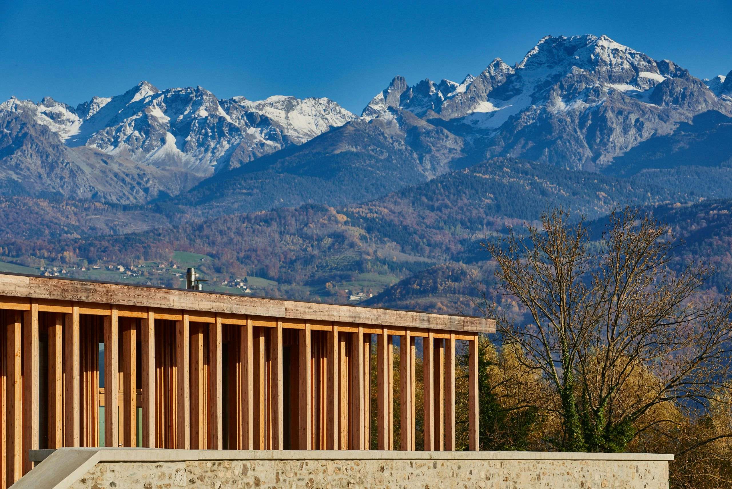 The Belledonne mountain range overlooking the Maison des Arts building in Montbonnot-Saint-Martin, France. Photography by Xavier Wendling.